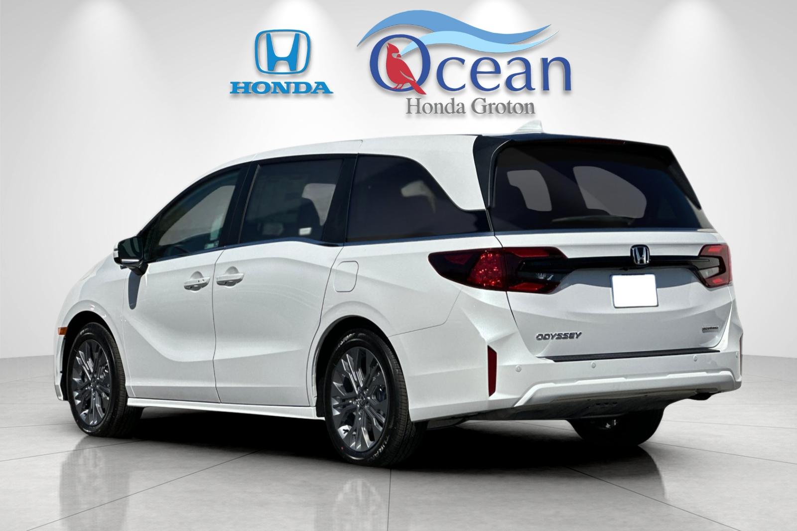 New 2026 Solar Silver Metallic Honda Touring image 3
