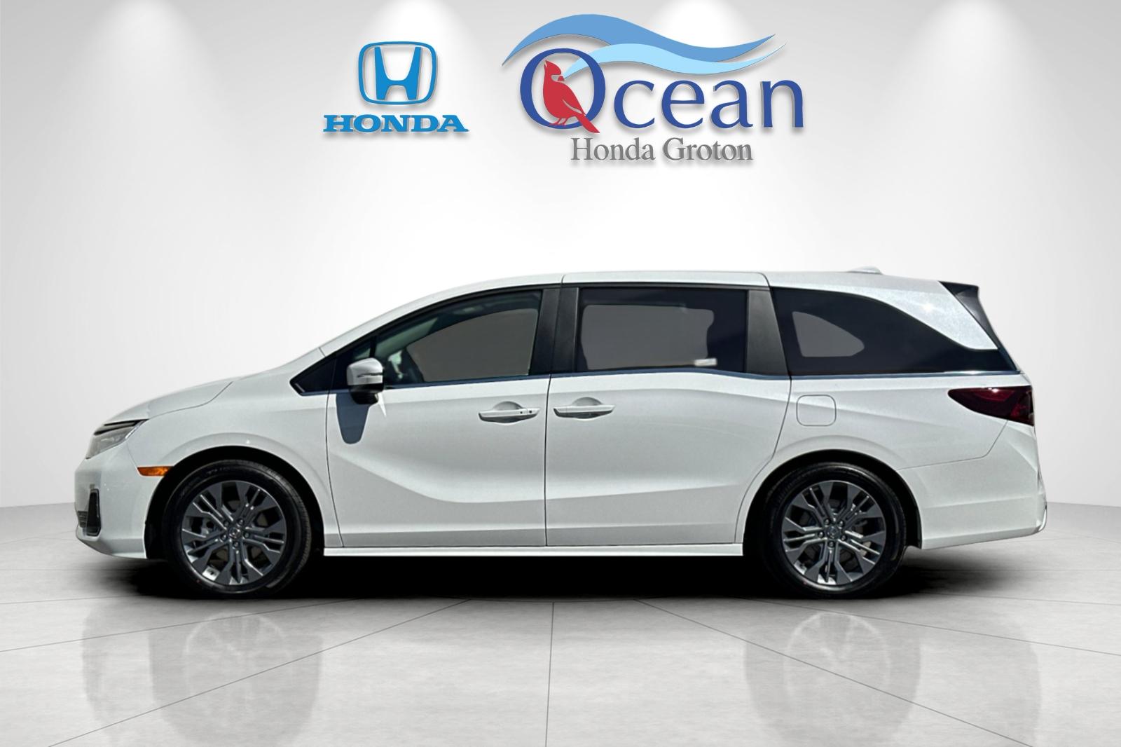 New 2026 Solar Silver Metallic Honda Touring image 2