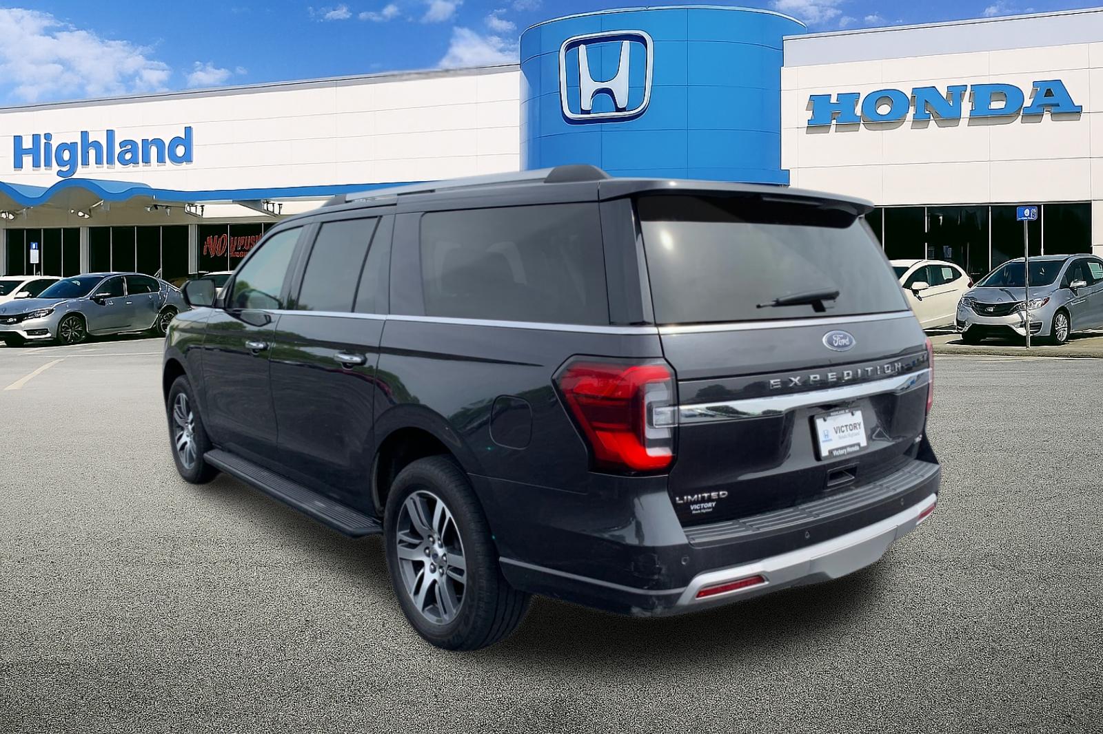 Used 2024 Gray Ford Limited image 3