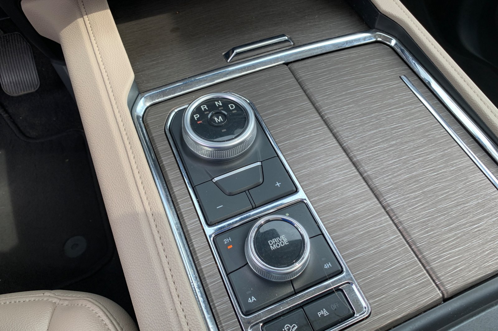 Used 2024 Gray Ford Limited image 29