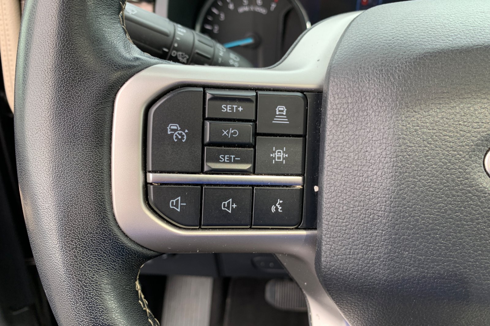 Used 2024 Gray Ford Limited image 32
