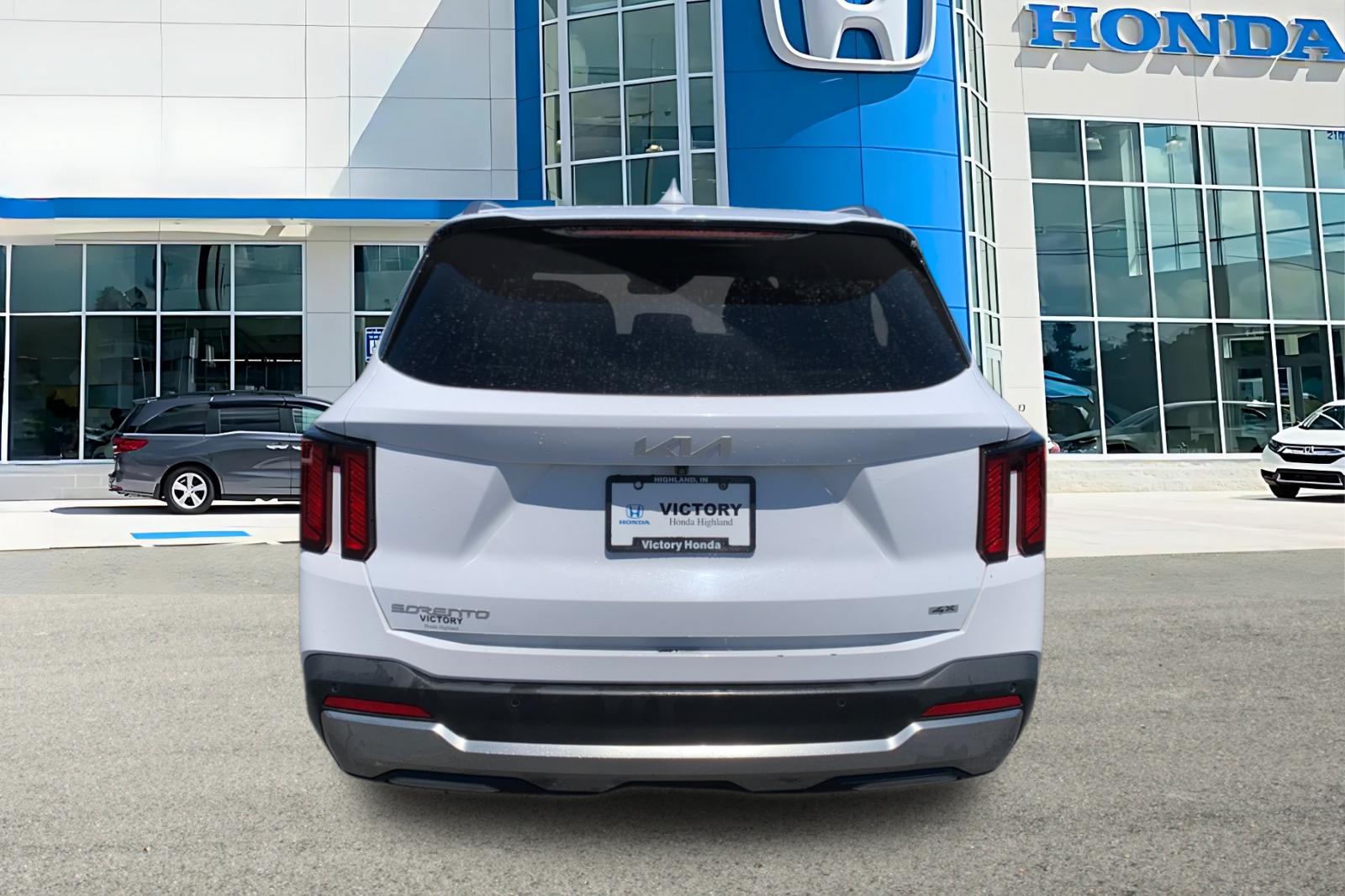 Used 2024 White Pearl Kia S image 4