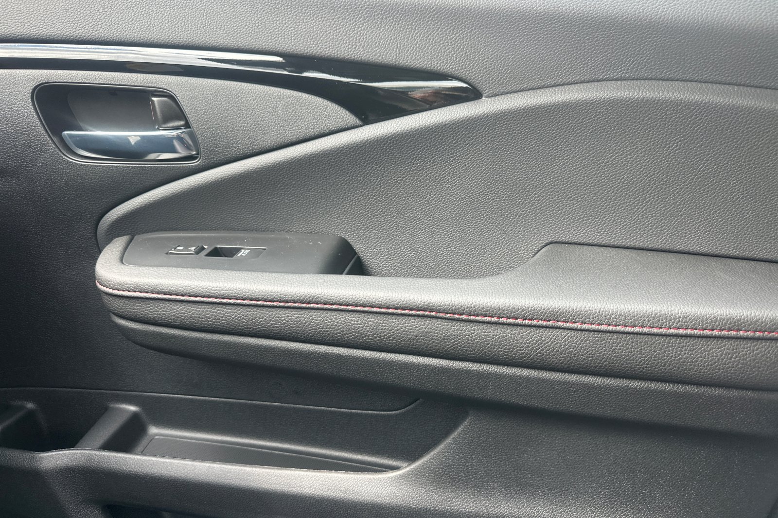New 2026 Platinum White Pearl Honda Black Edition image 17