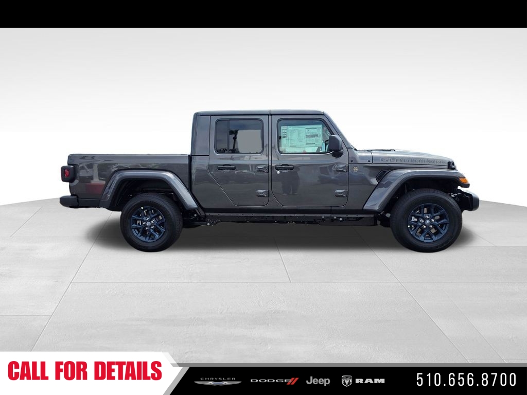 New 2026 Granite Crystal Metallic Clearcoat Jeep 85th Anniversary Edition image 4