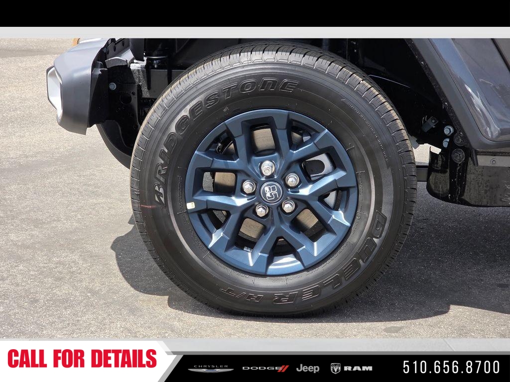New 2026 Granite Crystal Metallic Clearcoat Jeep 85th Anniversary Edition image 9