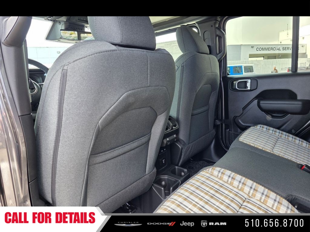 New 2026 Granite Crystal Metallic Clearcoat Jeep 85th Anniversary Edition image 13