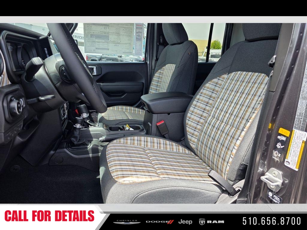 New 2026 Granite Crystal Metallic Clearcoat Jeep 85th Anniversary Edition image 15