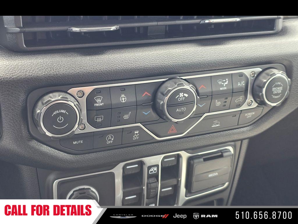 New 2026 Granite Crystal Metallic Clearcoat Jeep 85th Anniversary Edition image 21
