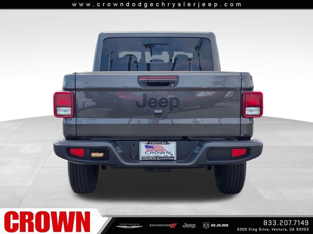 New 2026 Granite Crystal Metallic Clearcoat Jeep 85th Anniversary Edition image 27