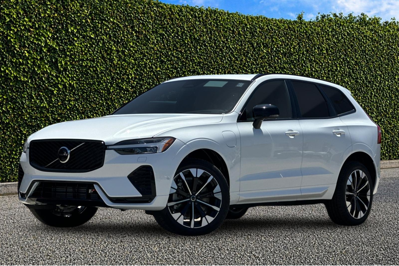 2026 Volvo XC60 T8 Plus Dark AWD's photo