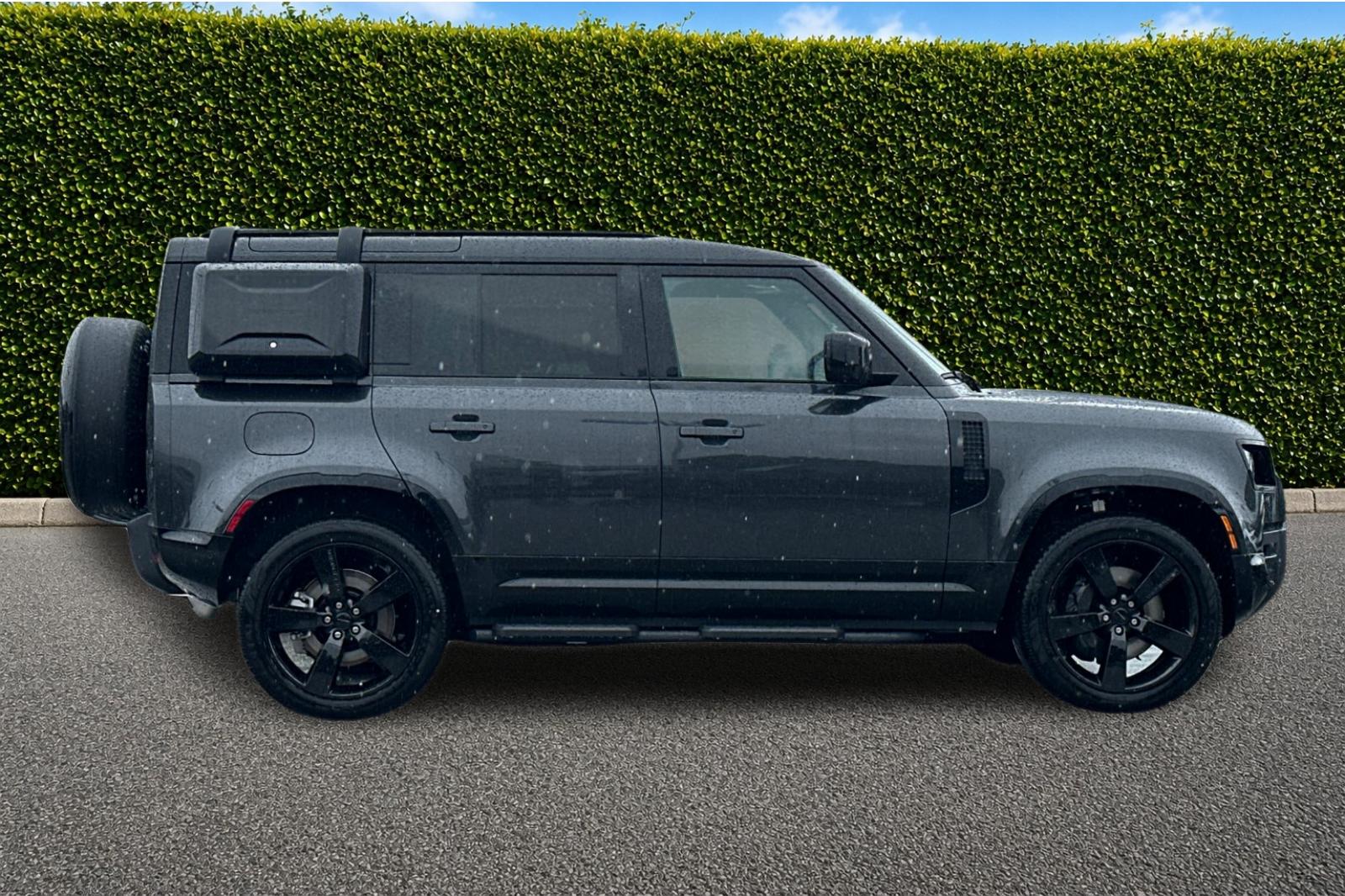 New 2026 Carpathian Grey Land Rover X-Dynamic SE image 7