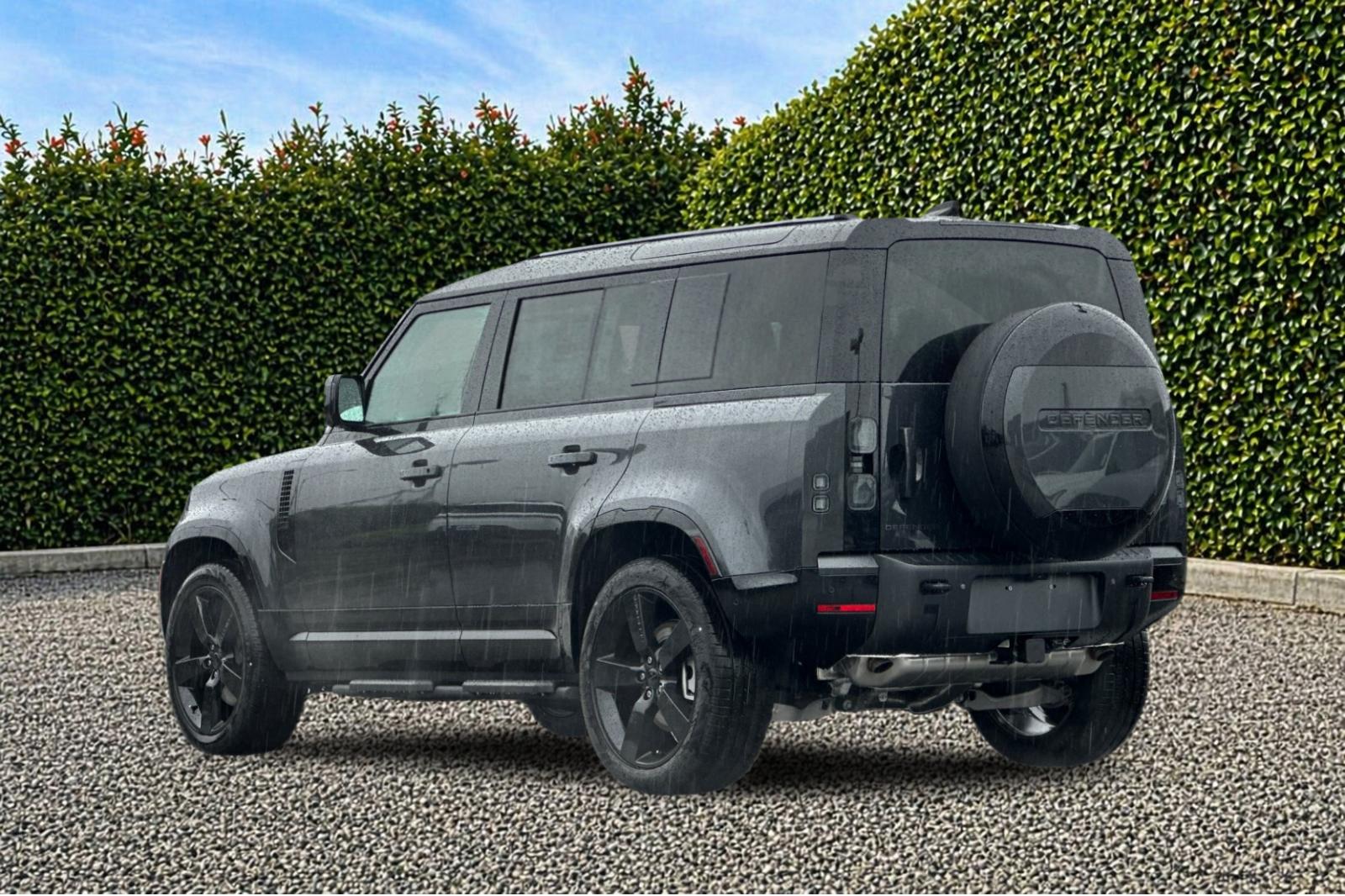 New 2026 Carpathian Grey Land Rover X-Dynamic SE image 4