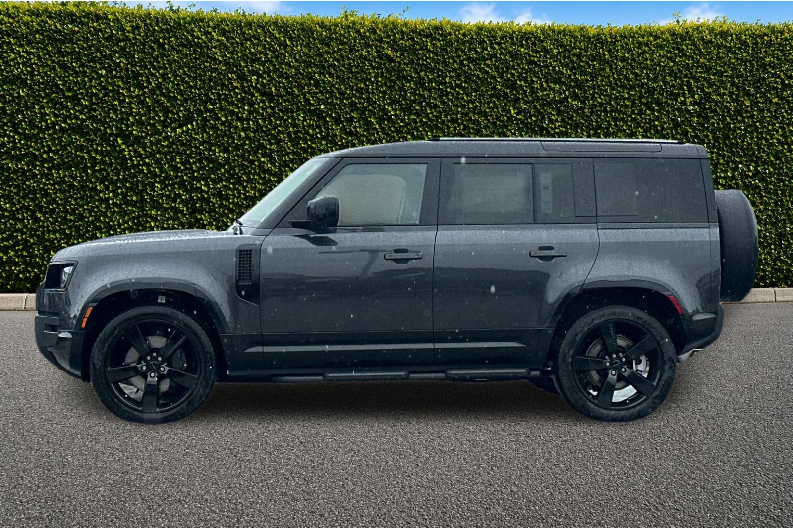 New 2026 Carpathian Grey Land Rover X-Dynamic SE image 3