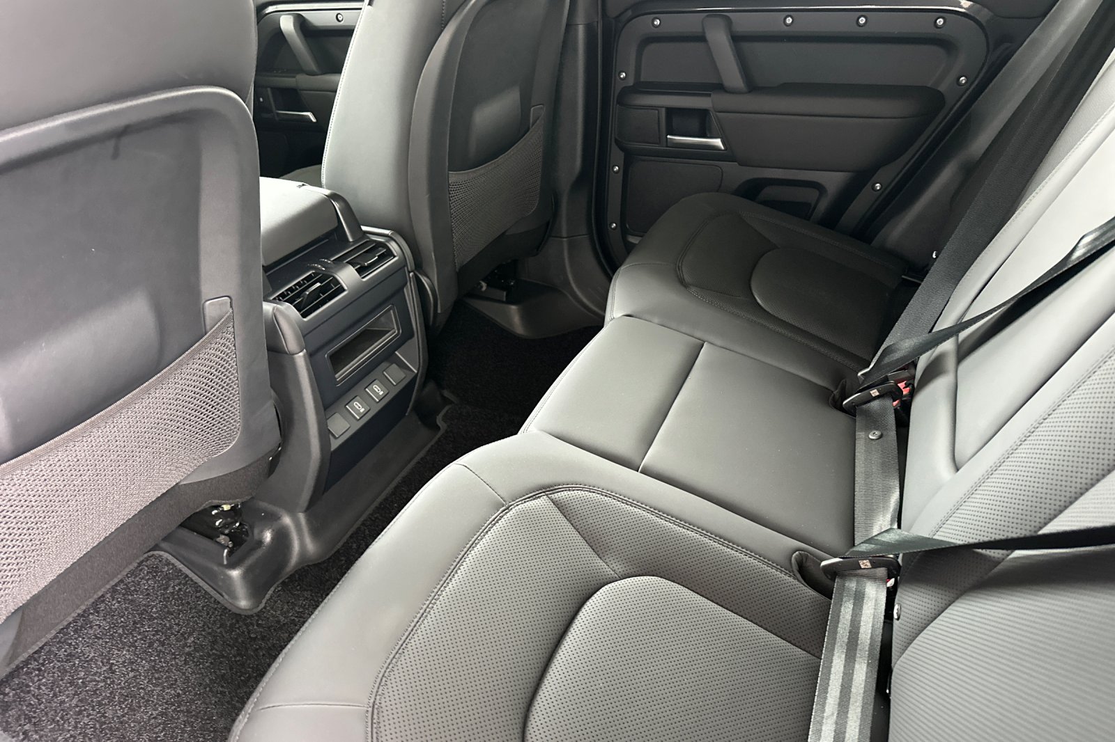 New 2026 Carpathian Grey Land Rover X-Dynamic SE image 12