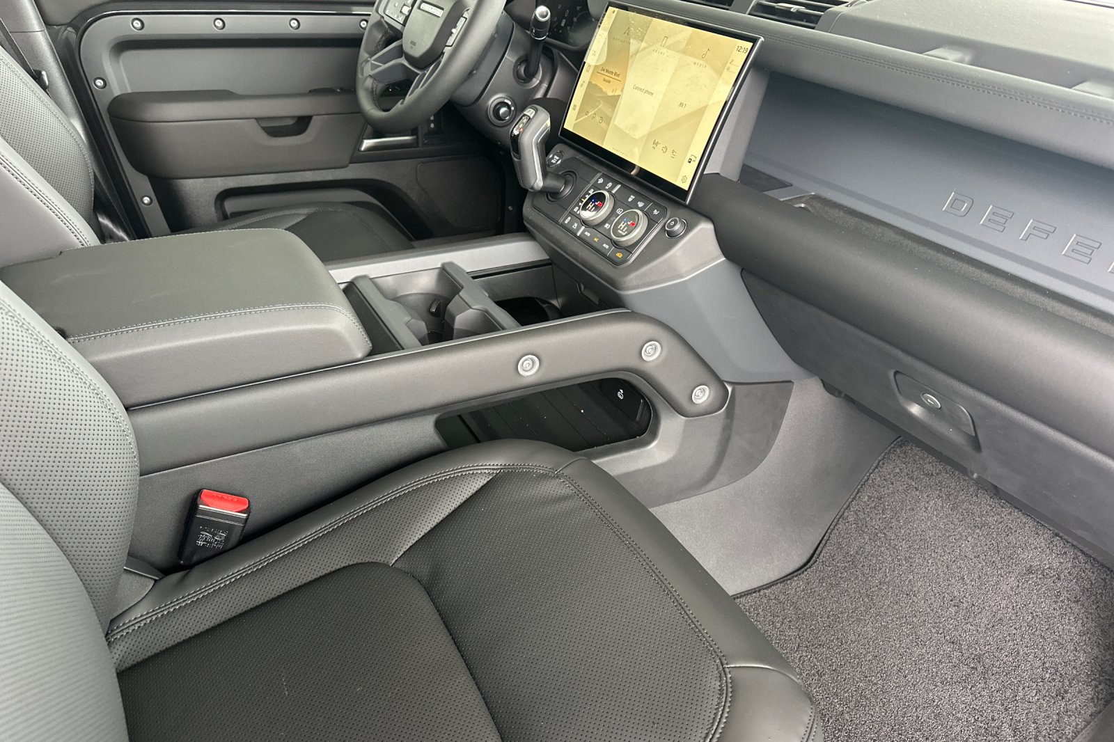 New 2026 Carpathian Grey Land Rover X-Dynamic SE image 16