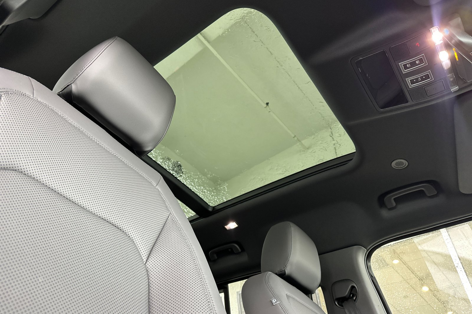 New 2026 Carpathian Grey Land Rover X-Dynamic SE image 17