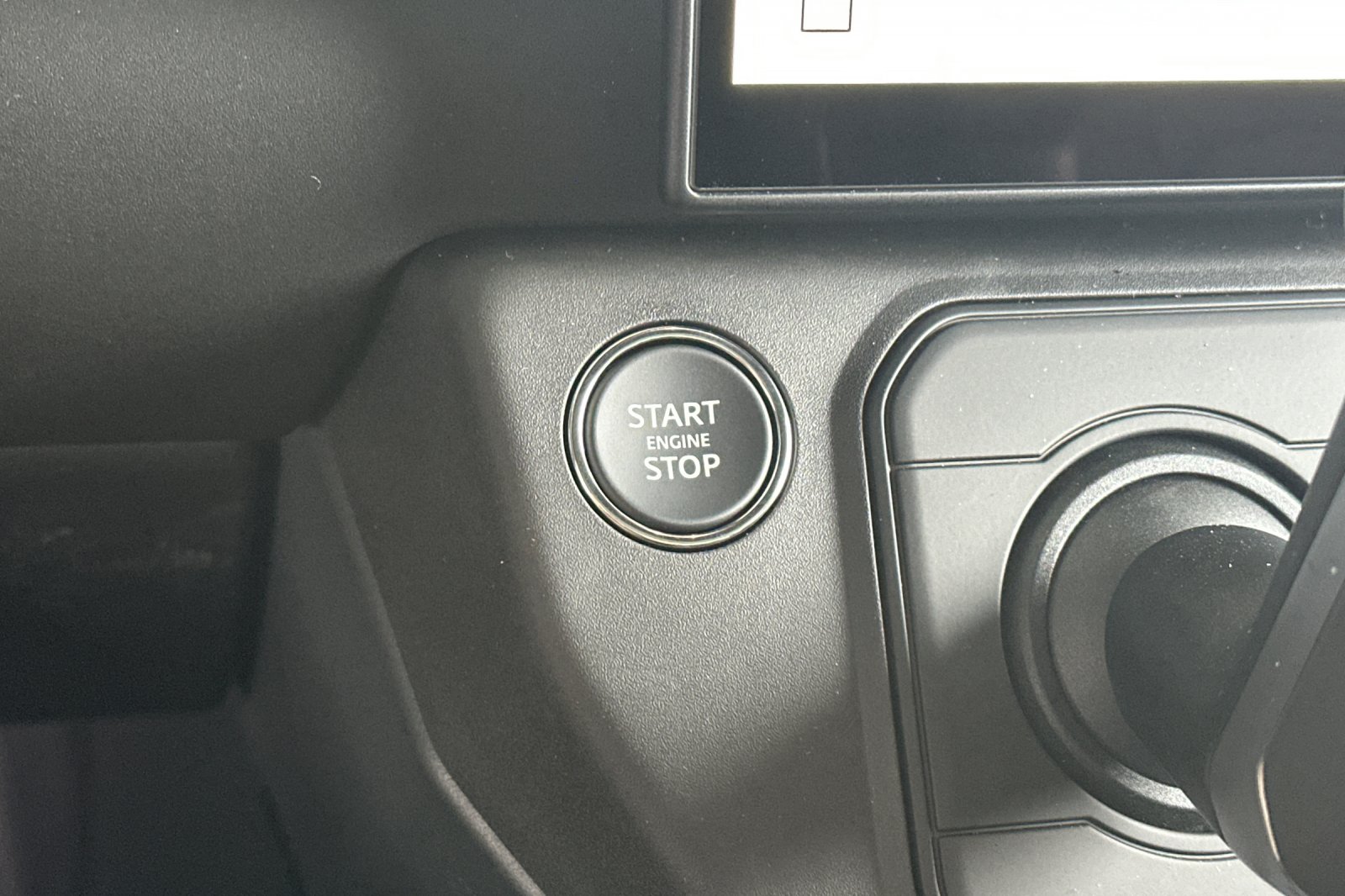 New 2026 Carpathian Grey Land Rover X-Dynamic SE image 23
