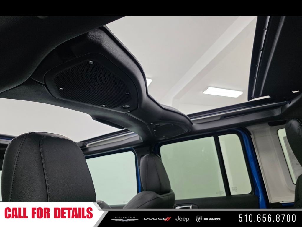 New 2026 Hydro Blue Pearl-Coat Exterior Paint Jeep Sahara image 11