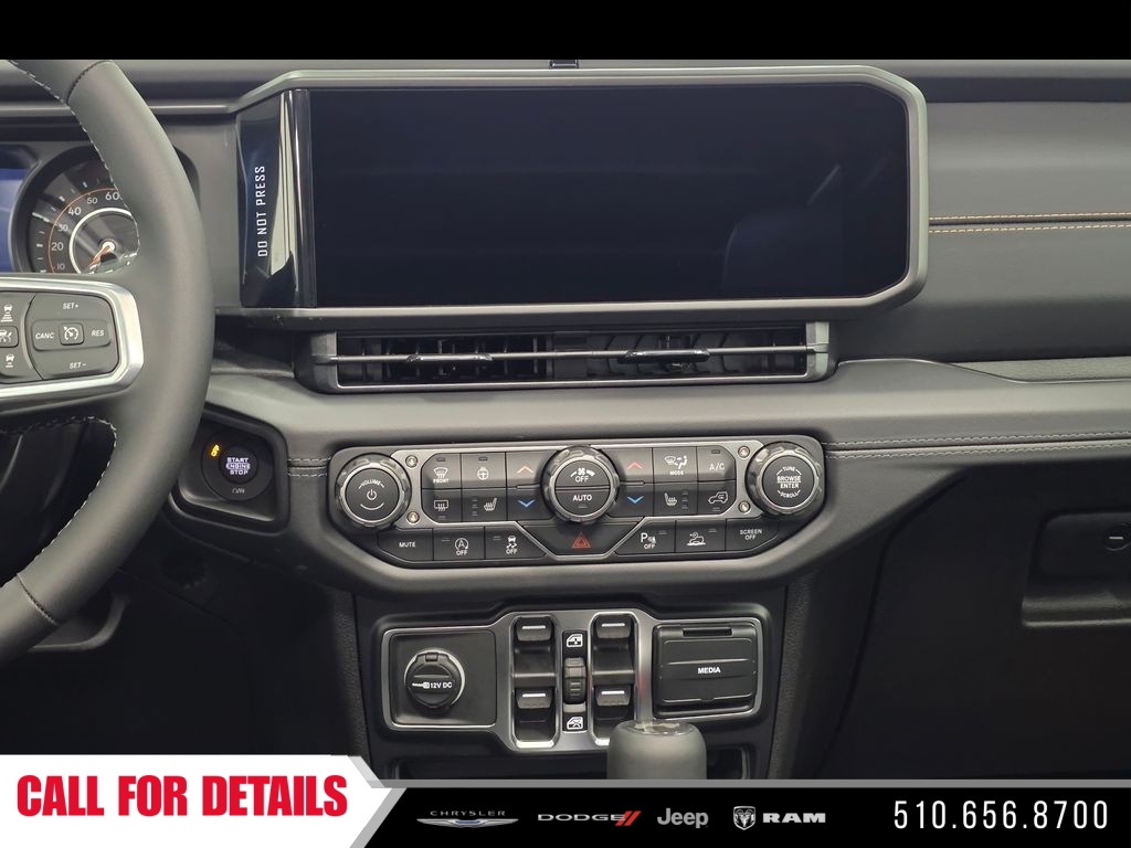 New 2026 Hydro Blue Pearl-Coat Exterior Paint Jeep Sahara image 13