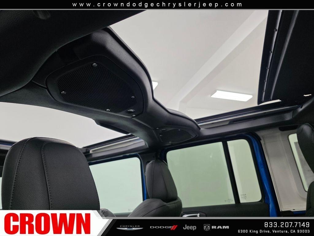 New 2026 Hydro Blue Pearl-Coat Exterior Paint Jeep Sahara image 36