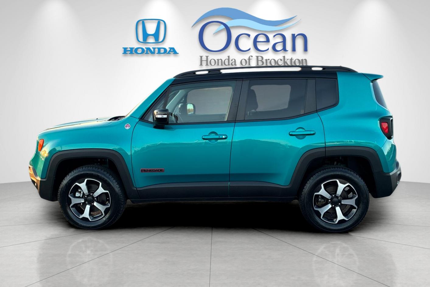 Used 2022 Bikini Metallic Clearcoat Jeep Trailhawk image 6