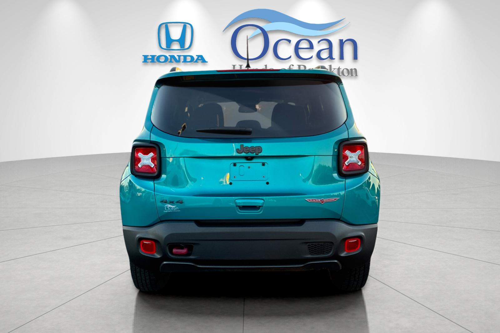 Used 2022 Bikini Metallic Clearcoat Jeep Trailhawk image 4