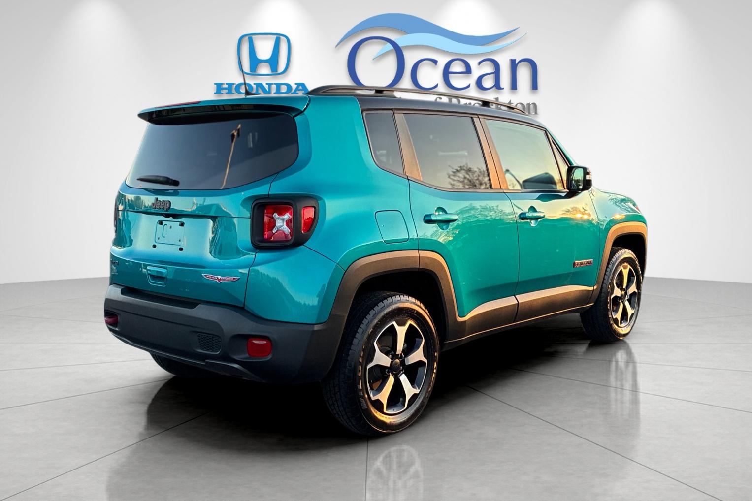 Used 2022 Bikini Metallic Clearcoat Jeep Trailhawk image 3