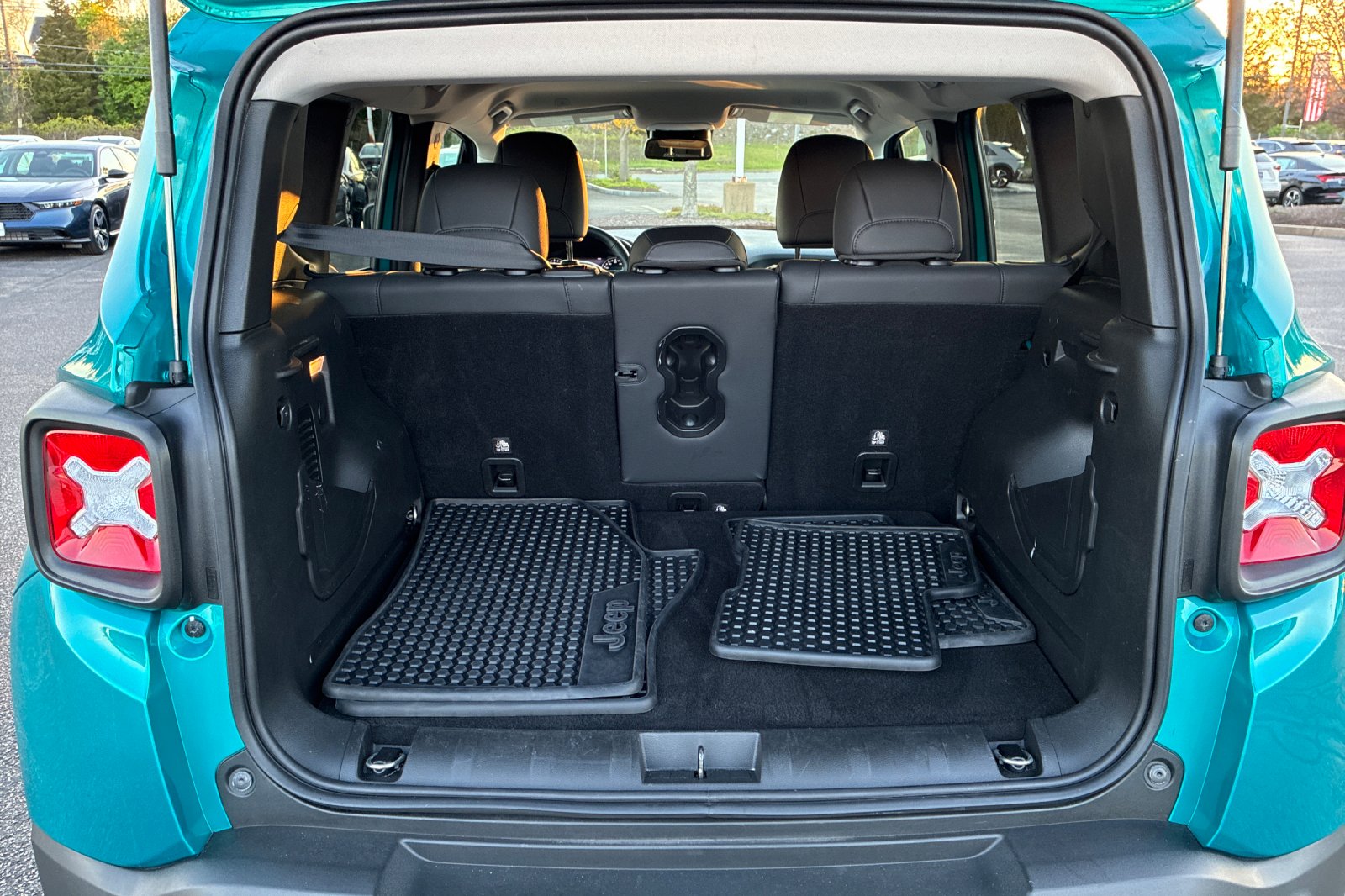 Used 2022 Bikini Metallic Clearcoat Jeep Trailhawk image 18