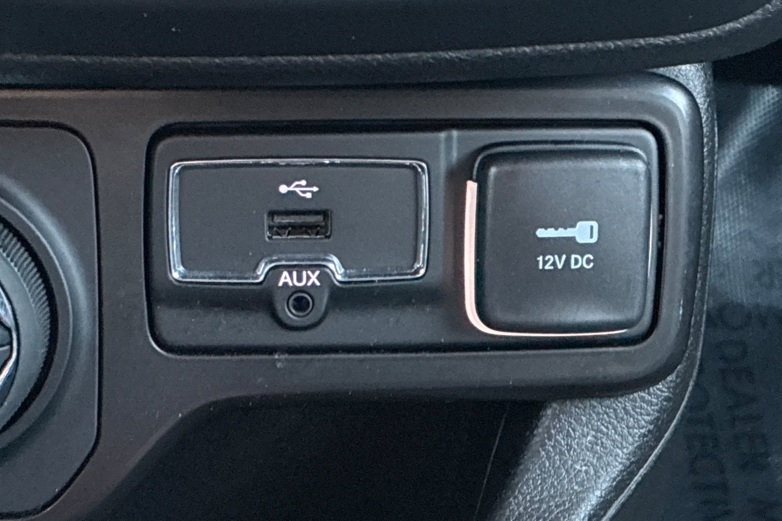 Used 2022 Bikini Metallic Clearcoat Jeep Trailhawk image 33
