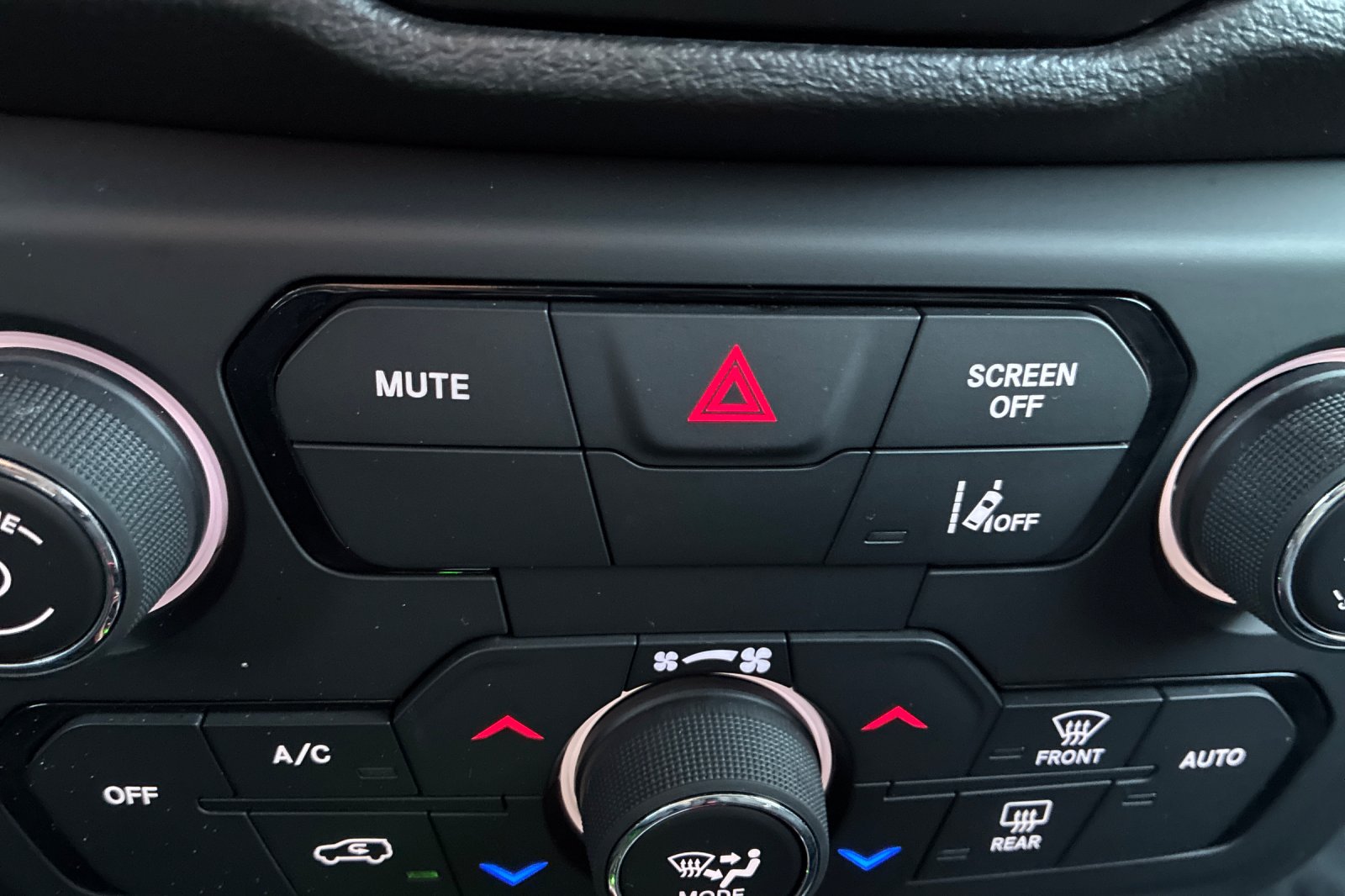 Used 2022 Bikini Metallic Clearcoat Jeep Trailhawk image 39