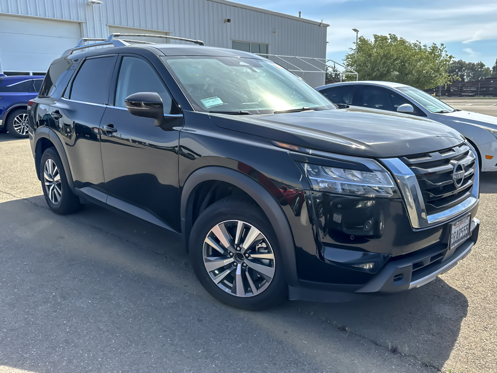 2024 Nissan Pathfinder SL 2WD's photo