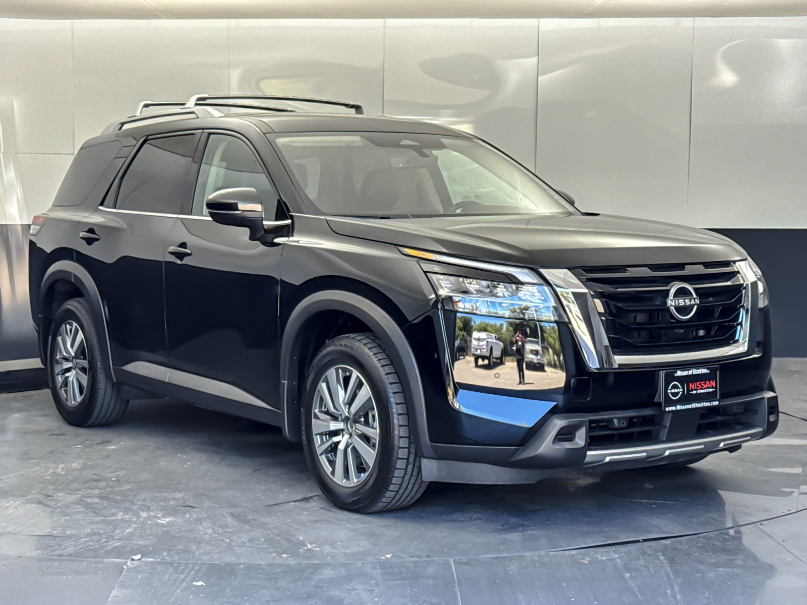 2024 Nissan Pathfinder SL 2WD's photo
