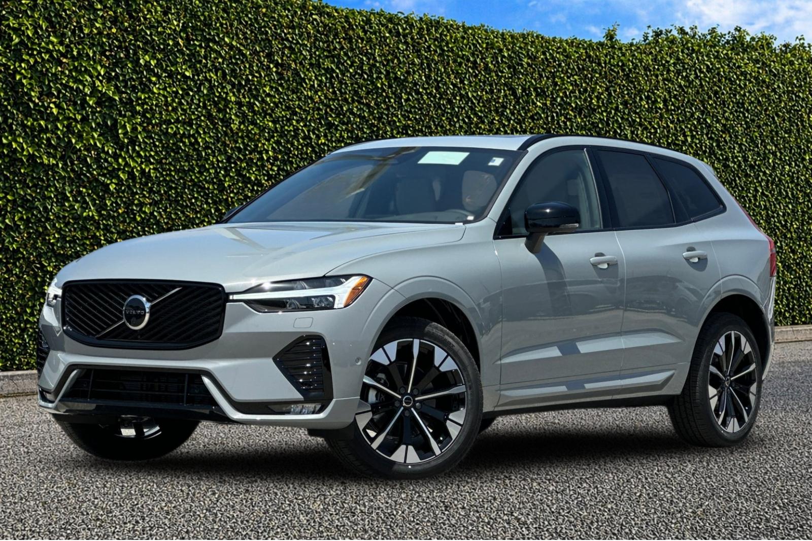 2026 Volvo XC60 B5 Plus Dark AWD's photo