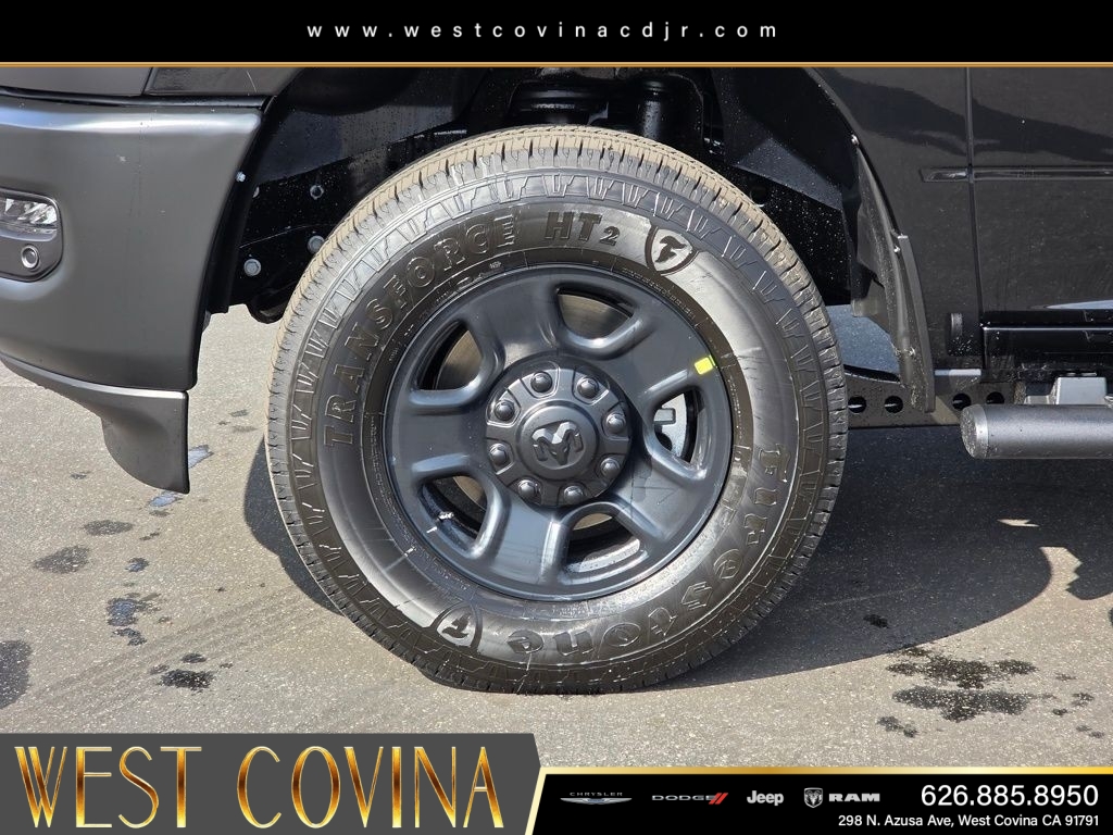 New 2026 Diamond Black Crystal Pearl-Coat Exterior Paint RAM Tradesman image 9