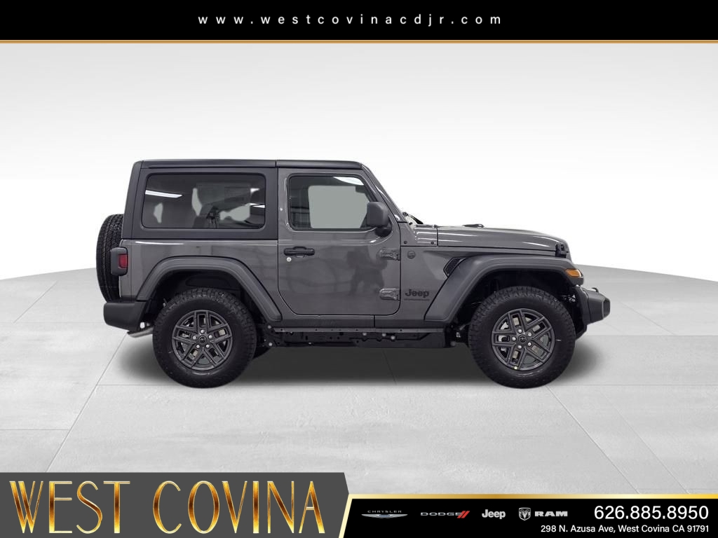 New 2026 Granite Crystal Metallic Clear-Coat Exterior Paint Jeep Sport S image 4