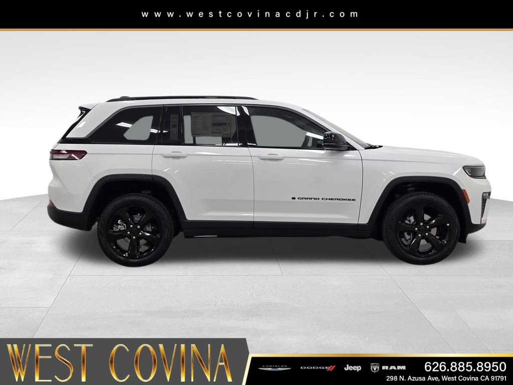 New 2026 Bright White Clear-Coat Exterior Paint Jeep Limited image 4