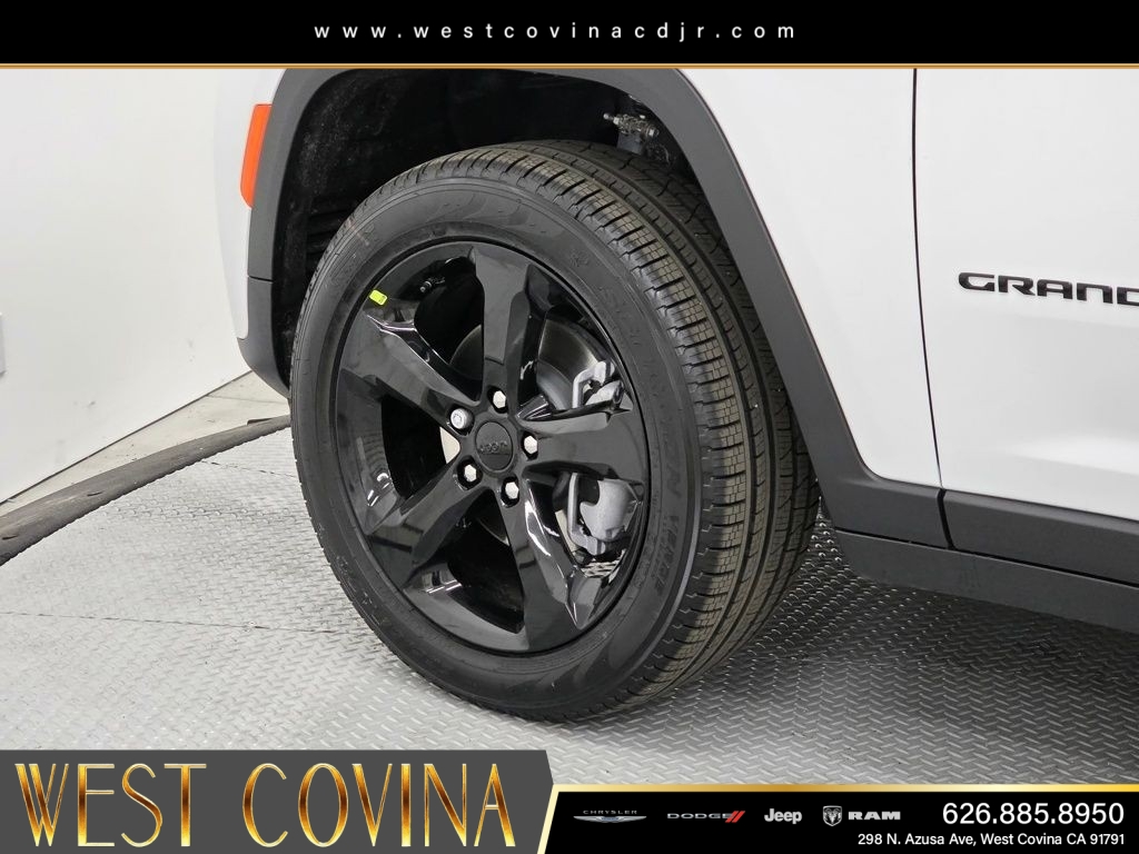New 2026 Bright White Clear-Coat Exterior Paint Jeep Limited image 9