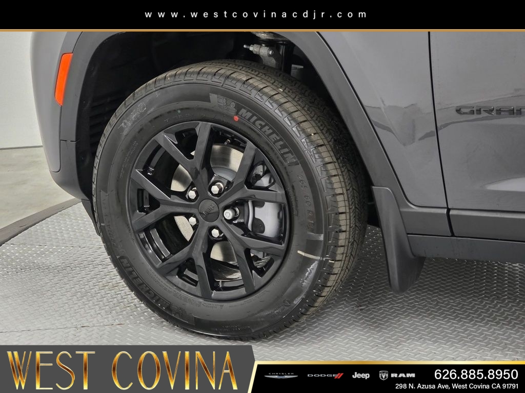 New 2026 Baltic Gray Metallic Clear-Coat Exterior Paint Jeep Laredo image 9