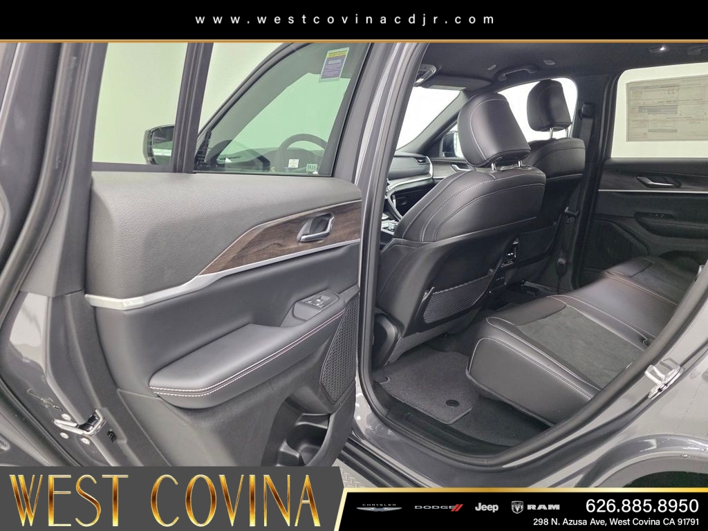 New 2026 Baltic Gray Metallic Clear-Coat Exterior Paint Jeep Laredo image 13