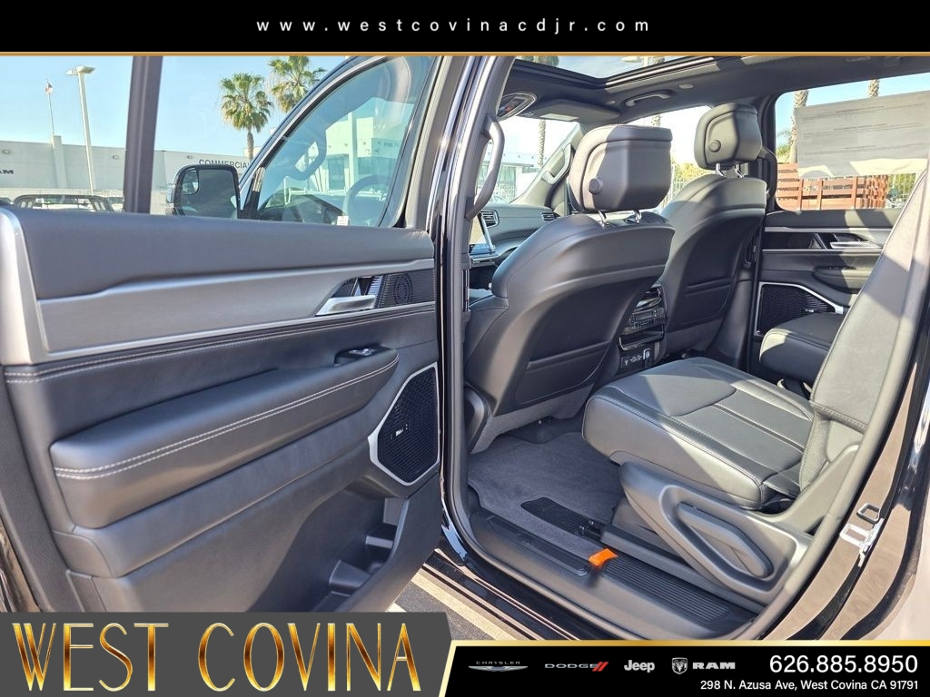 New 2026 High Gloss Black Exterior Paint Jeep Limited Altitude image 15