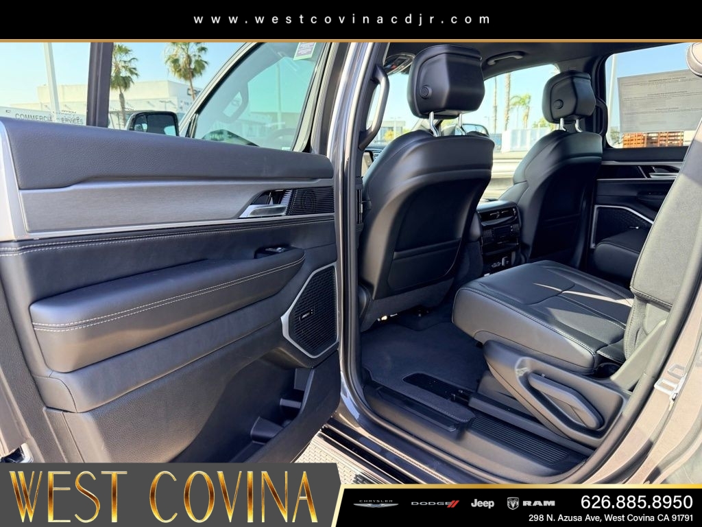New 2026 Baltic-Gray Metallic Clear-Coat Exterior Paint Jeep Limited Altitude image 15