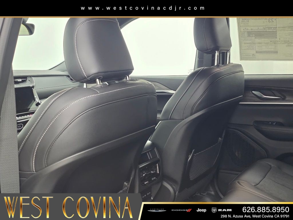 New 2026 Diamond Black Crystal Pearl-Coat Exterior Paint Jeep Altitude image 12