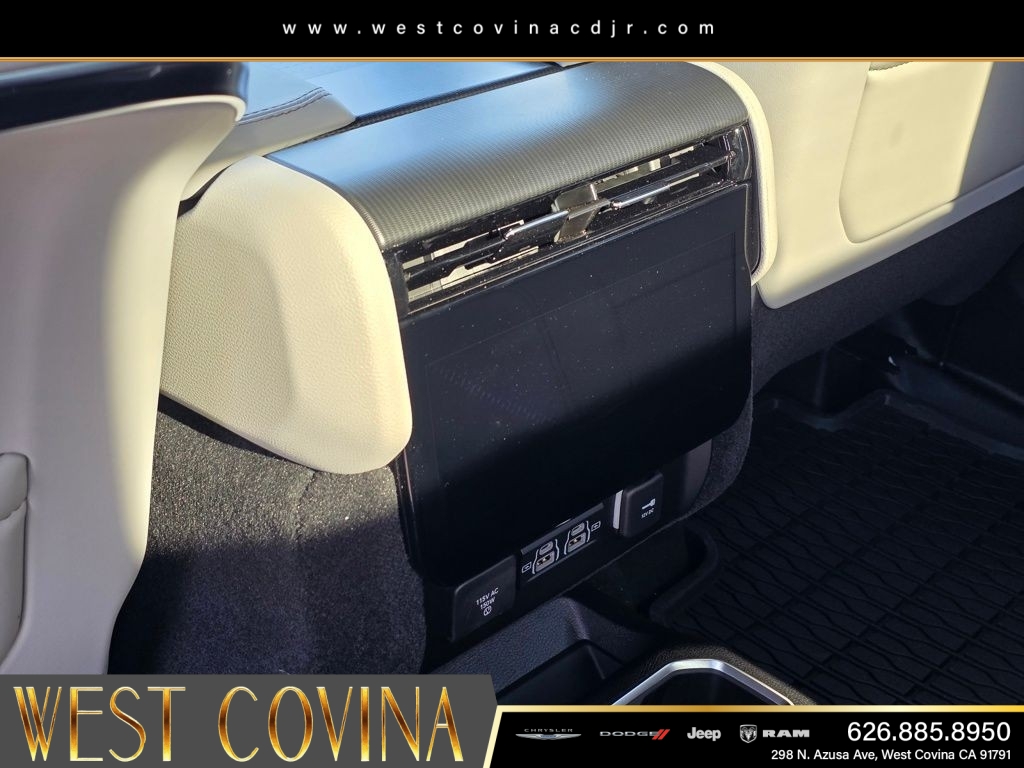 New 2026 Baltic-Gray Metallic Clear-Coat Exterior Paint Jeep Summit Obsidian image 15
