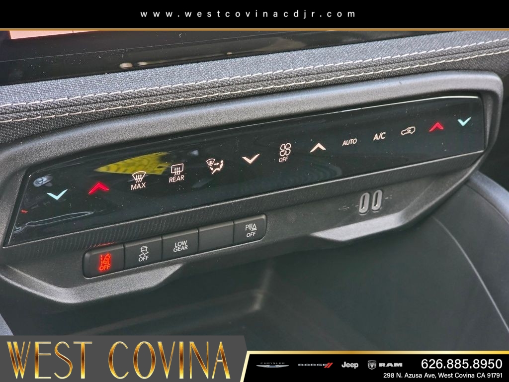 New 2026 Red Hot Pearl-Coat Exterior Paint Jeep Laredo image 22