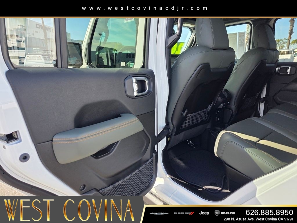 New 2026 Bright White Clear-Coat Exterior Paint Jeep Mojave image 13