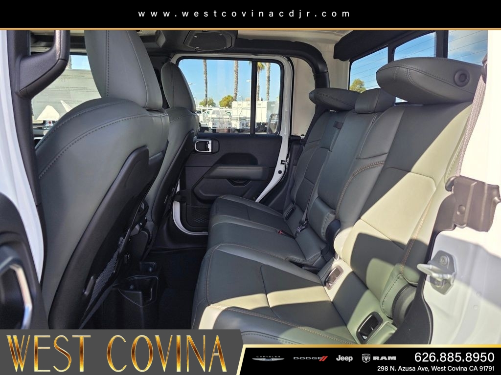 New 2026 Bright White Clear-Coat Exterior Paint Jeep Mojave image 14