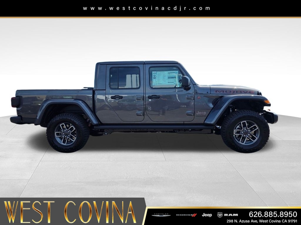 New 2026 Granite Crystal Metallic Clear-Coat Exterior Paint Jeep Mojave image 4