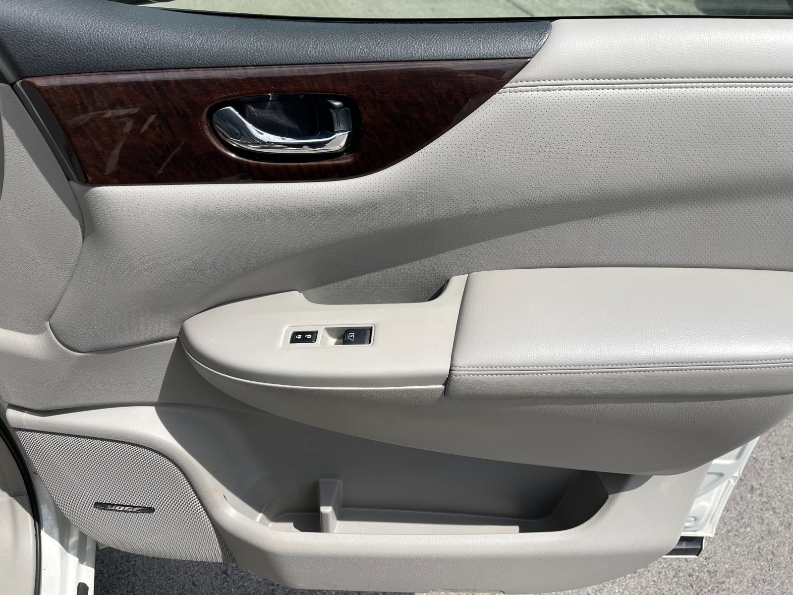 Used 2014 White Nissan 3.5 SL image 22
