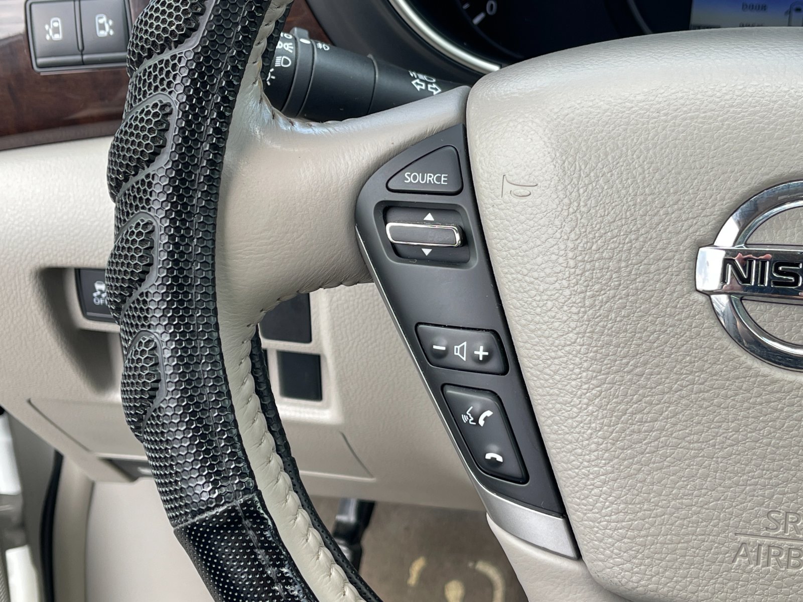 Used 2014 White Nissan 3.5 SL image 29