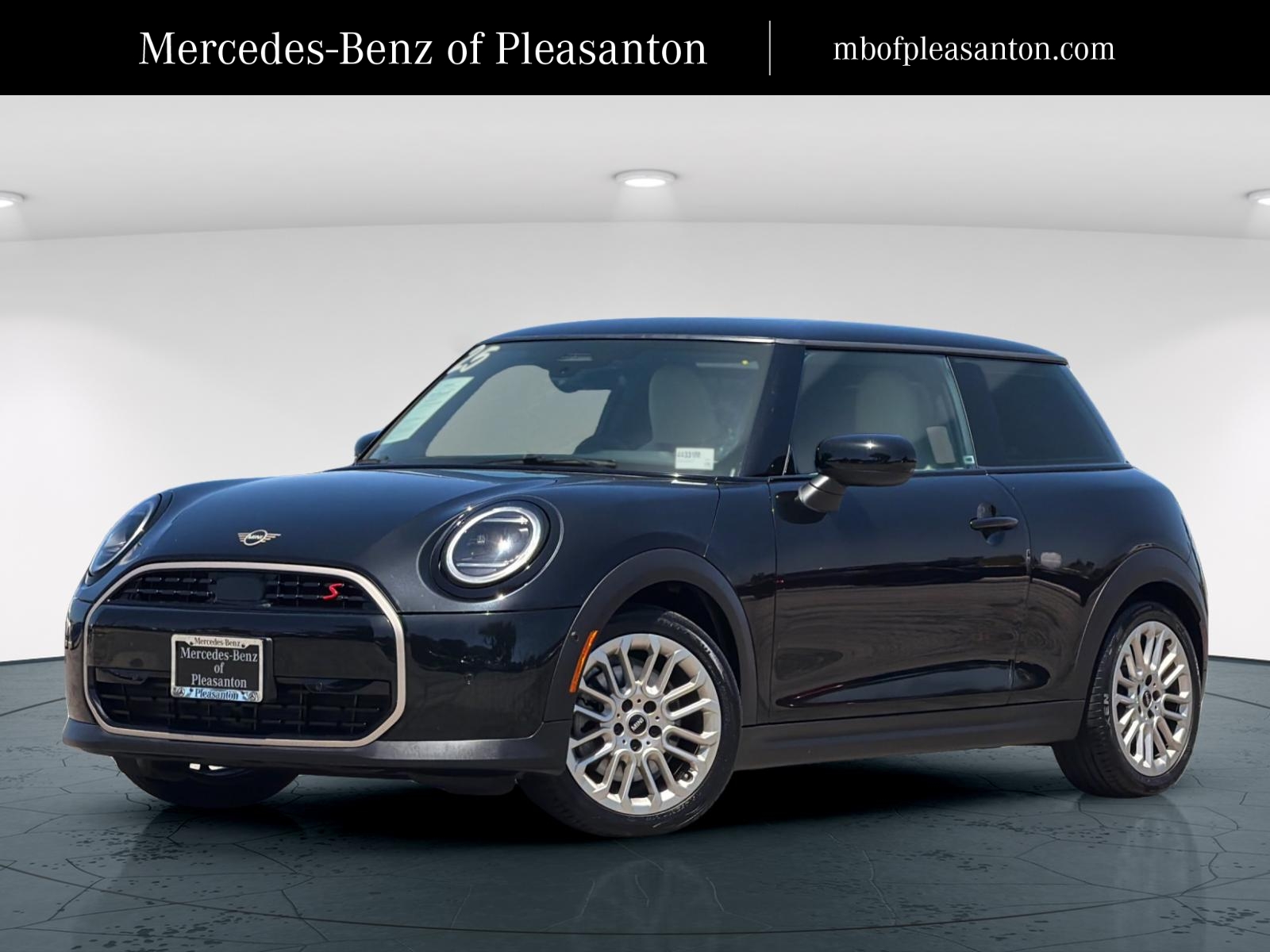 2025 MINI Hardtop Cooper S Signature's photo